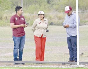 ¡SUPERVISA ROSA MARÍA HERNÁNDEZ CONSTRUCCIÓN DE CANCHAS DE F-5!
