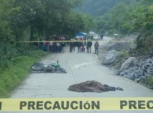 ¡BIKER CHOCA CONTRA ROCA Y PIERDE LA VIDA!