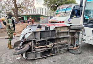 ¡CAMIÓN DE PASAJE LE PEGÓ A MOTO-TAXI!