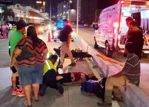 ¡MOTOCICLISTA ATROPELLÓ A MUJER EN EL BULEVAR!