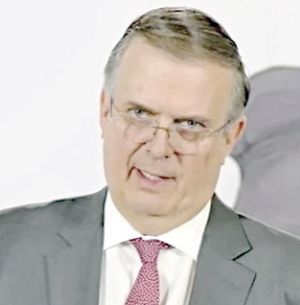 ¡NO VEO ABUSO POR MI HIJO EN EMBAJADA!