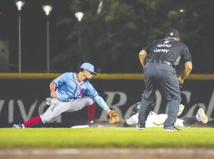 ¡UNA HISTORIA LLAMADA BÉISBOL! | BRAVOS INSPIRADOS - El Águila de Veracruz volvió a tropezar en territorio leonés y terminó cediendo la serie ante unos Bravos que hoy por hoy están jugando un béisbol redondo, de ese que no perdona errores ni…