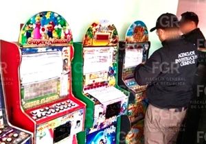 ¡ASEGURAN 19 MÁQUINAS TRAGAMONEDAS EN CATEO EN ALVARADO!