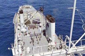 ¡PRACTICAN MARINOS CON FUEGO REAL DESDE BUQUES DE LA ARMADA!