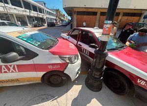 ¡SE IMPACTARON DOS TAXIS!