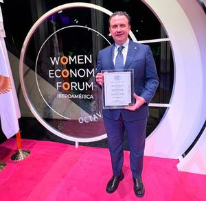 ¡GALARDONAN A JJ SIERRA!