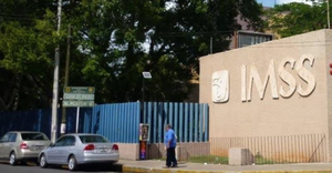 ¡MADRE GRABA DEMORA DE ATENCIÓN MÉDICA EN EL IMSS QUE PUSO EN RIESGO LA VIDA DE SU HIJA!