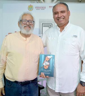 PRESENTAN ´LA DÉCIMA JAROCHA´ DE RAFAEL FIGUEROA