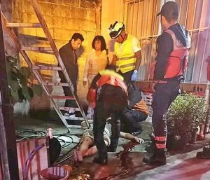¡CAYÓ DE CABEZA DESDE LA AZOTEA!