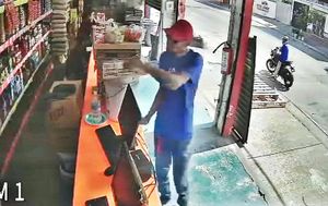 ¡PISTOLERO ASALTÓ TIENDA DE ABARROTES!