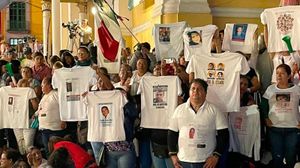 ¡VIENE ROSA ICELA! - *Con Ernestina para reunirse con los colectivos