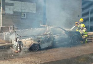 ¡POR EL CALORÓN SE QUEMÓ CAMIONETA TORNADO!