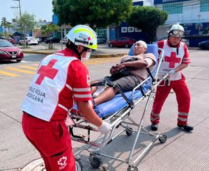 ¡DAMA AL VOLANTE DEJA HERIDO A BIKER Y SE DIO A LA FUGA!