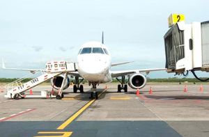 ¡100 PASAJEROS VARADOS 6 HORAS EN EL AEROPUERTO!