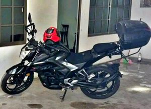 ¡LE ROBAN LA MOTO A CLAUDIA!