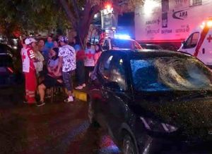 ¡ARROLLAN A PAREJITA QUE SALIÓ DEL BAR EN J.B. LOBOS!
