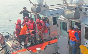 ¡SIMULACRO DE RESCATE ACUÁTICO DE TRANSBORDADOR EN COATZACOALCOS!