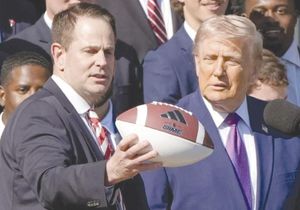 ¡RECIBE TRUMP A LOS INDIANA HOOSIERS EN LA CASA BLANCA!
