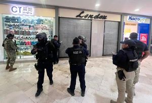 ¡ASALTAN JOYERÍA LONDON EN PLAZA LAS AMÉRICAS! - EL LOTE DE ALHAJAS ROBADO PODRÍA SUPERAR LOS 120 MIL PESOS