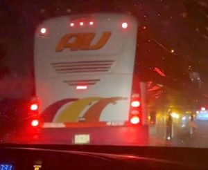 ¡BALEAN AUTOBUS AU! - BANDIDOS TAMBIEN RAFAGUEARON UN AUTOMOVIL EN LA CUMBRES DE ACULTZINGO