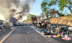 ¡FUEGO EN LA AUTOPISTA! -