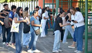 ¡PUROS GENIOS! - HACEN EXAMENES PA’LA UV