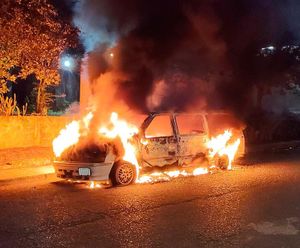 ¡SE INCENDIA CAMIONETA EN LA POCITOS Y RIVERA!