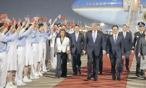 ¡CHINA RECIBE CON HONORES A TRUMP!