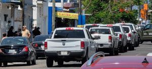 ¡CIERRAN CALLES POR CATEO DE LA FGE!