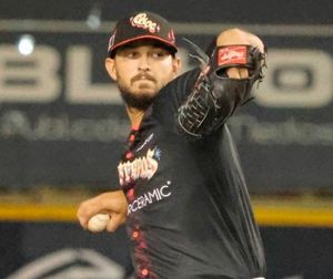 ¡LLEGAN DOS PITCHERS AL ÁGUILA!