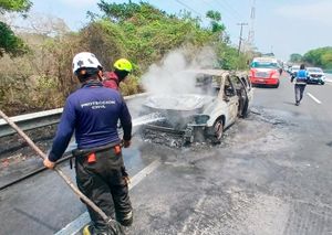 ¡CAMIONETA CALCINADA EN LIBRAMIENTO PASO DEL TORO-SANTA FE!