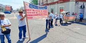 ¡PROTESTAN JUBILADOS! - *Bloquean calles de Veracruz para exigir contratación del seguro de vida colectivo voluntario
