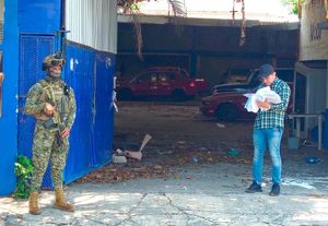 ¡FGR RETIRA VEHÍCULOS DE INMUEBLES ASEGURADOS EN LA COLONIA 21 DE ABRIL!