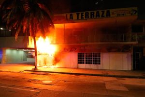 ¡INCENDIO DEVORÓ EL RESTAURANTE “LAS MOJARRITAS”!