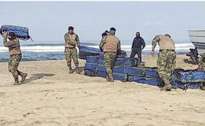¡INCAUTA MARINA 26 BULTOS DE COCAÍNA EN COSTA DE GUERRERO!