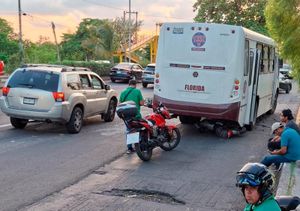 ¡SE ECHA DE REVERSA Y APACHURRÓ A BIKER!