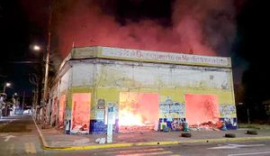 ¡ARDE BASURA EN LAS RUINAS DE LAS TORRES!