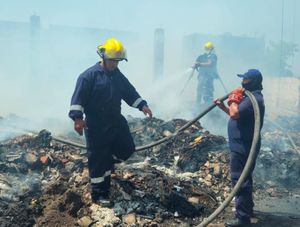 ¡FUEGO ARRASÓ CON BALDÍO EN LA HIDALGO!