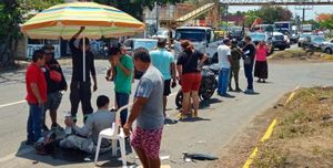 ¡MOTOCICLISTA HERIDO AL IMPACTARSE CONTRA CAMIONETA!