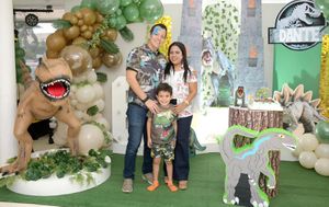 DANTE CELEBRA 6 AÑOS ENTRE DINOSAURIOS