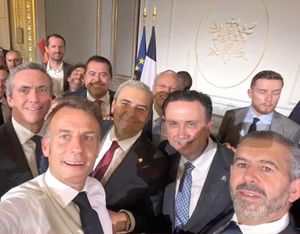 ¡SIERRA ESTUVO CON MACRON!