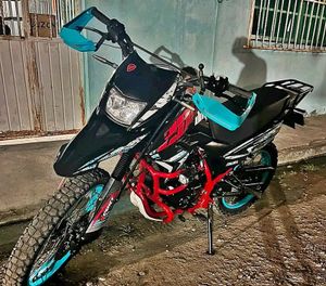 ¡TRES RATEROS ROBARON MOTO DEPORTIVA DE UNA VECINA!
