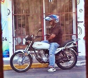 ¡ALERTAN POR PRESUNTO ASALTANTE!