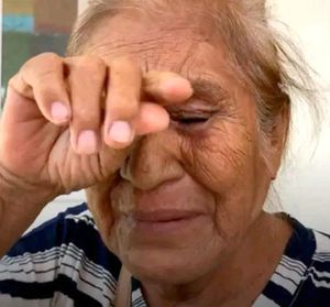 ¡INDIGNACIÓN EN MINA! - *La hija la desalojó de su vivienda