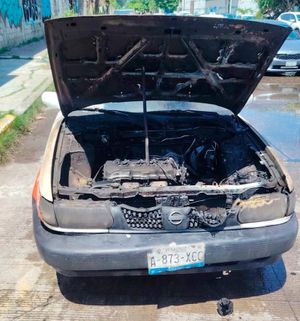 ¡SE PRENDE TAXI Y MOVILIZA A BOMBEROS MUNICIPALES!
