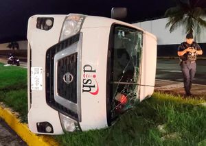 ¡VUELCA CAMIONETA EN EL BULEVAR FIDEL VELÁZQUEZ!
