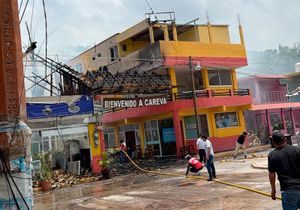 ¡FUEGO ARRASÓ CON PALAPA Y DAÑÓ HOTEL EN ACTOPAN!