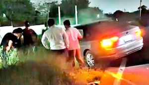 ¡INVADE CARRIL Y DESBARATÓ TAXI!