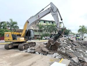 ¡LE ECHARÁN MONTÓN AL MALECÓN! - *Tras socavón, Beto pide apoyo de la SIOP