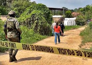 ¡ENCUENTRAN CADÁVER EN LOTE BALDÍO DE ACAYUCAN!